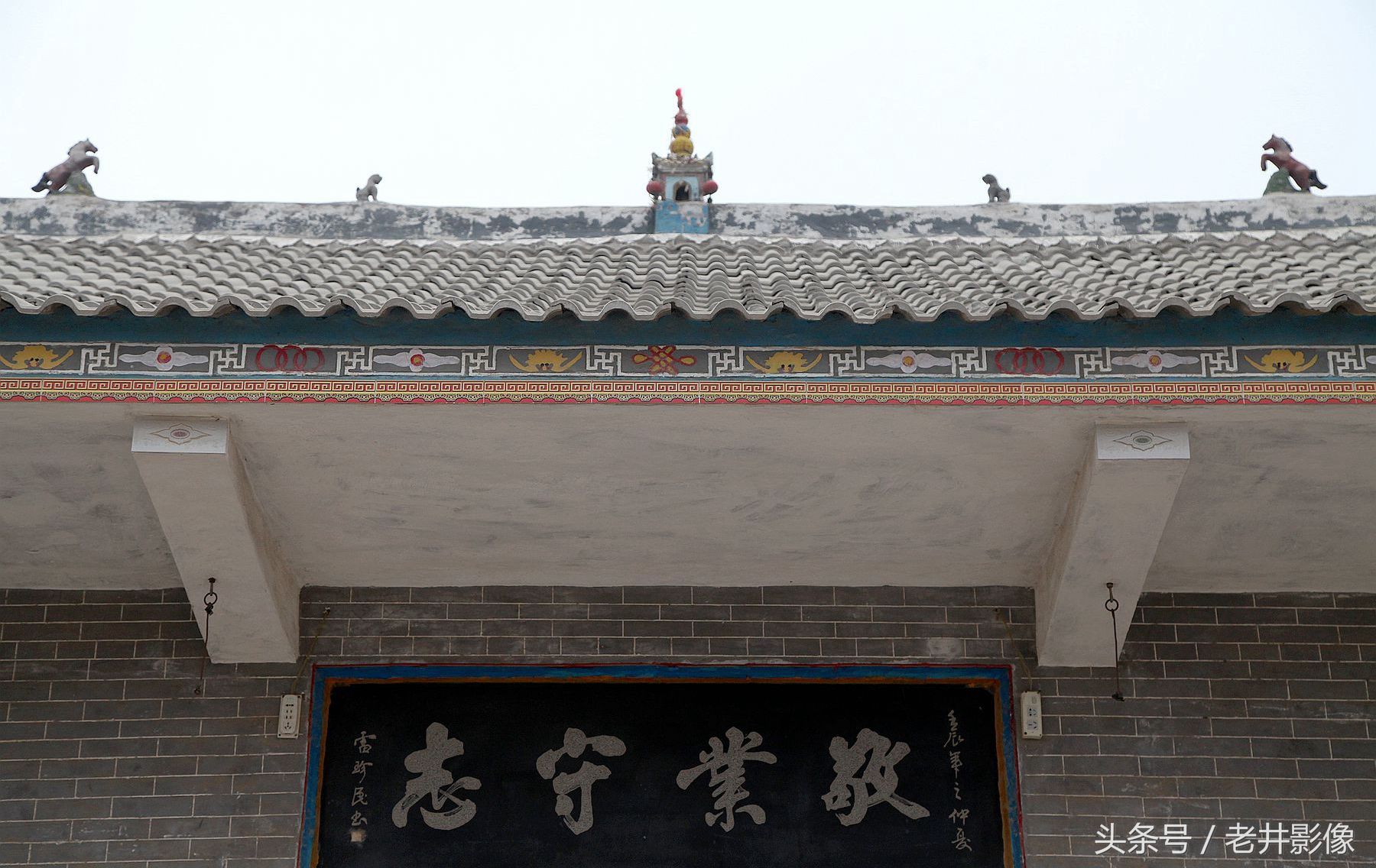 农村7旬老人不用施工队,1个人建起豪宅,为的是对得起师傅的手艺
