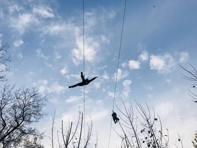 郑州驴友黄河边体验飞越丛林!刺激与挑战并存