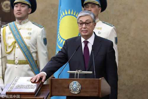 哈萨克斯坦新任总统托卡耶夫宣誓就职 前总统