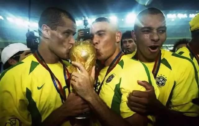 历史上,获得世界杯的国家仅有八个,击败国足的