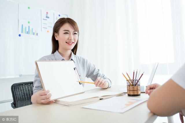 面试官:上厕所忘带纸了,怎么办?大学生神回复