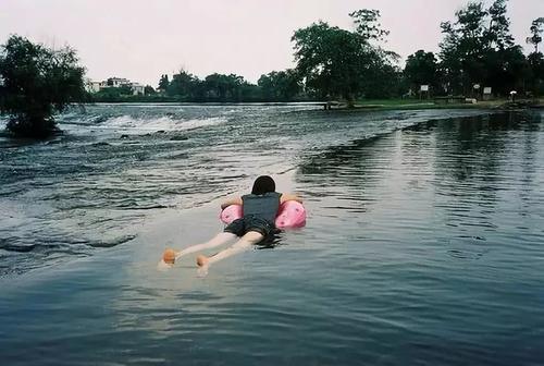 看透人心的悲凉句子,总有那么一瞬间,突然就心