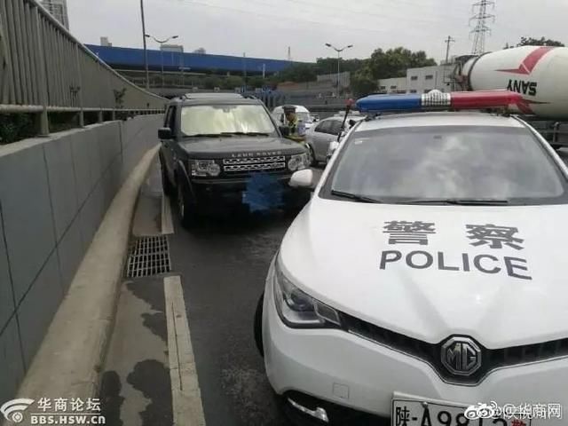 最陕西｜西安一小伙跳楼时砸中路人 两人当场死亡