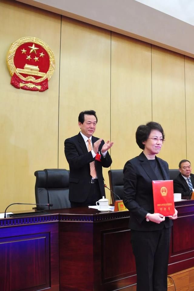 卢江,孙斌昨天被任命为济南市副市长,周云平辞去副市长职务