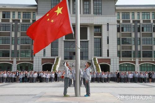 中国部队撤侨,他国公民假冒求庇护,解放军一招