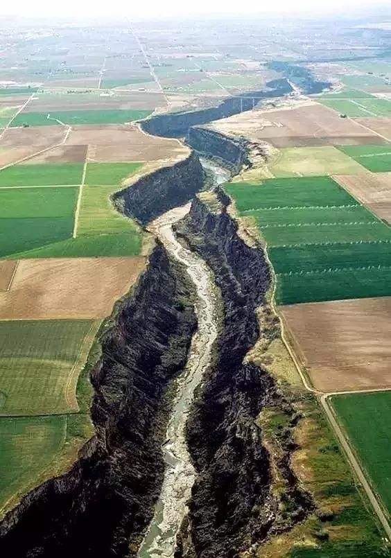 地球上最震撼的60个自然奇观，让你大开眼界，也科普一下孩子