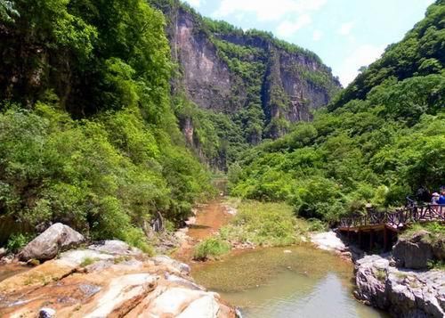 太原到陵川县;游览凤凰欢乐谷、龙峡湖，吃石头炒鸡蛋一日游攻略