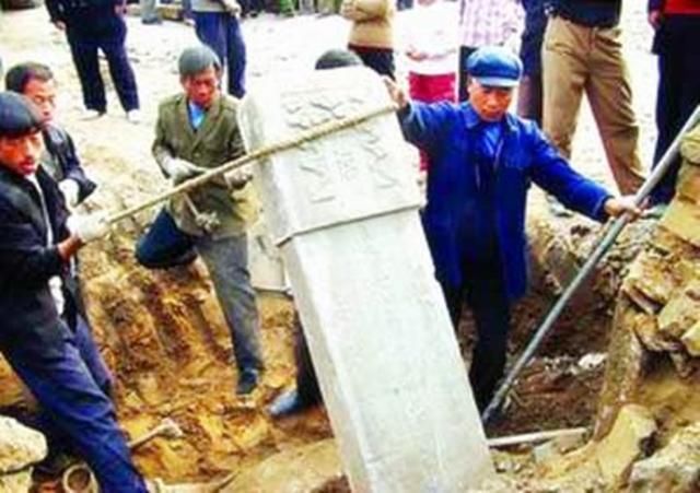 大清灭亡后，权势滔天的李莲英结局如何：十分悲惨，尸体都没保住