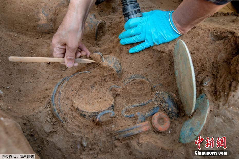 考古学家在法国发现古墓 有助于解开罗马帝国