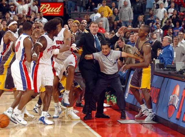 姚明下肢力量有多强?大本华莱士在他面前都像