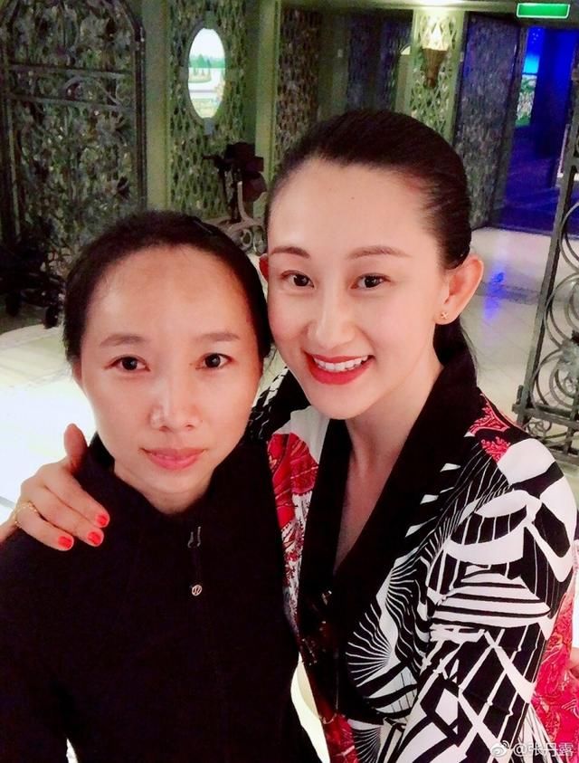 张丹露赵文卓夫妇为小阿姨庆祝生日