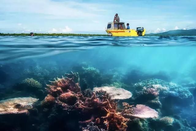 瓦努阿图：潜入水底邮筒便能投递出全世界独一无二的水下明信片