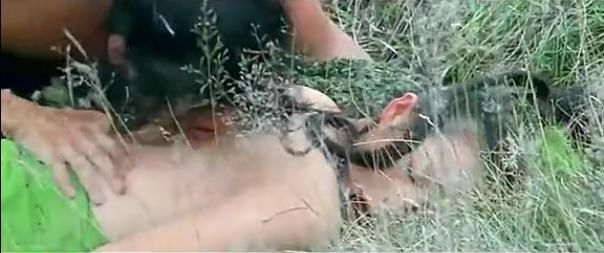 华演得无比憋屈的一部巨坑影片做乌龟带绿帽,