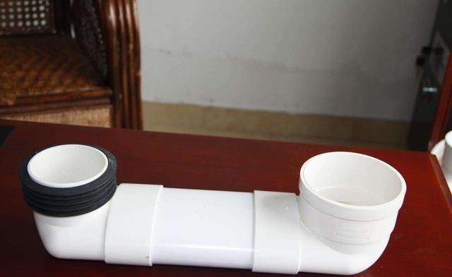 马桶位置不合适，我在楼板重新打了个洞，却被楼下业主投诉！气炸