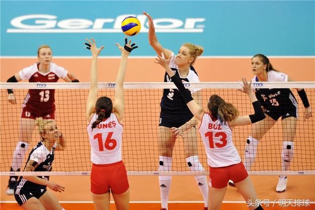 世界女排联赛:土耳其女排3-0完胜波兰 积分分站