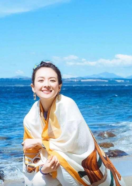 40岁章子怡怀二胎?近照孕肚明显遮不住,难道袁