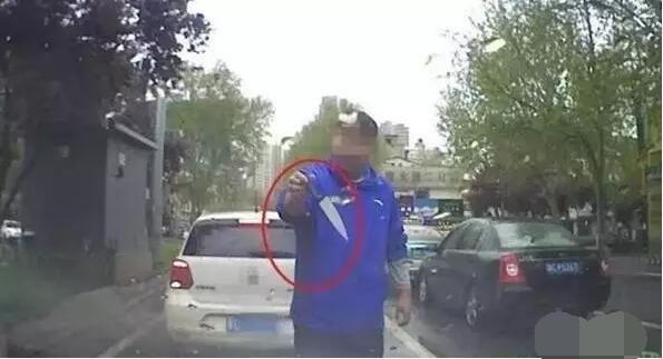 带着路怒症开车,开好了回家吃饭,开不好亲戚全