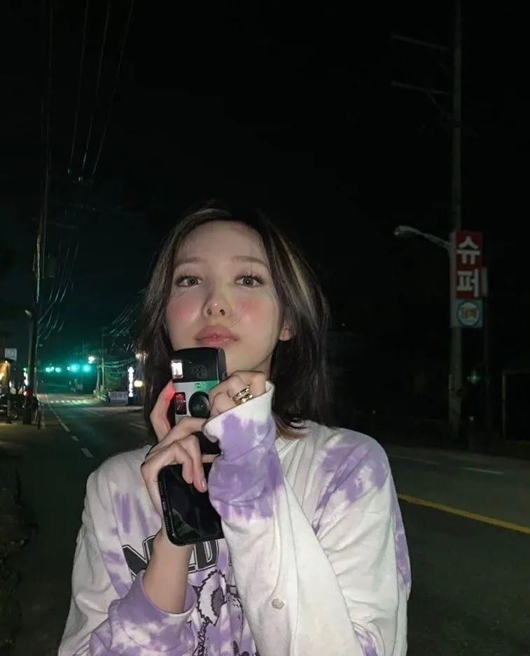 她的脸到底怎么了？
