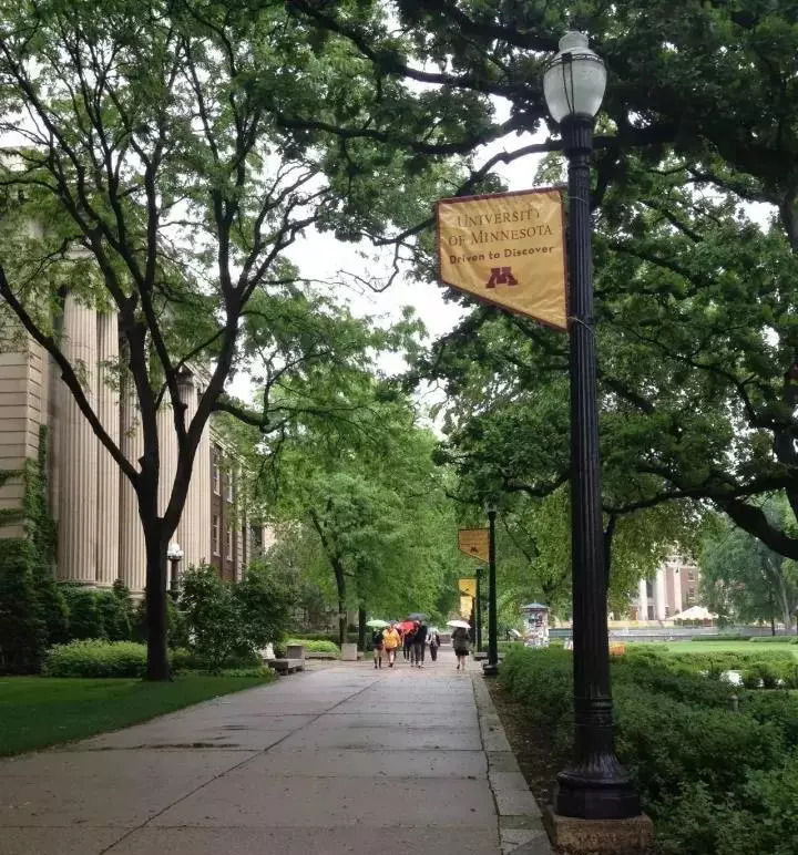 在刘强东搞火的明尼苏达大学上学是种怎样的体