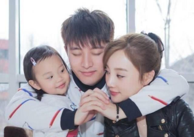 贾乃亮李小璐离婚坐实?贾乃亮节目玩游戏,动作