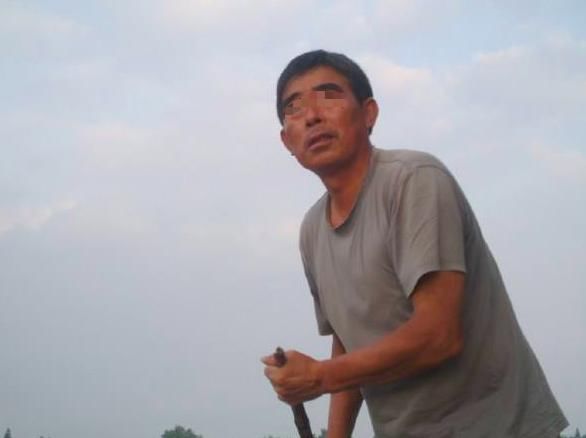 三个哥哥抢父亲遗产,留给弟弟一堆垃圾,没想到