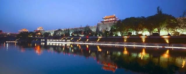 不用秉烛夜游的我们，有多幸运？