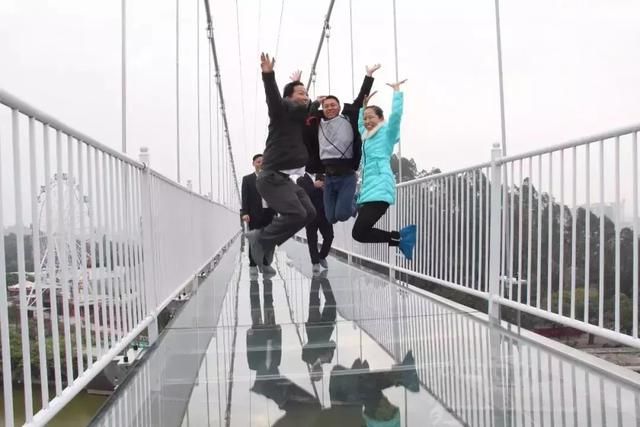 全广东最长的3D玻璃桥就在东莞!恐怖过蹦极