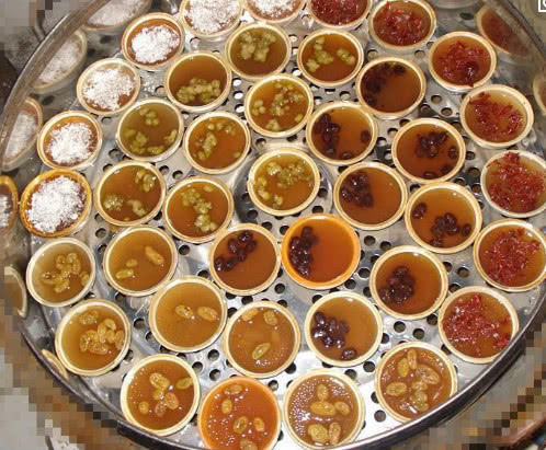 70岁老奶奶退休后路边卖这个，2元一个，每天2000个不够卖