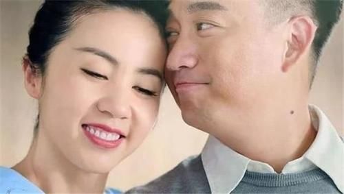 黄磊晒小儿子影子照，父子合影温馨甜蜜，弟弟手指天空萌翻网友