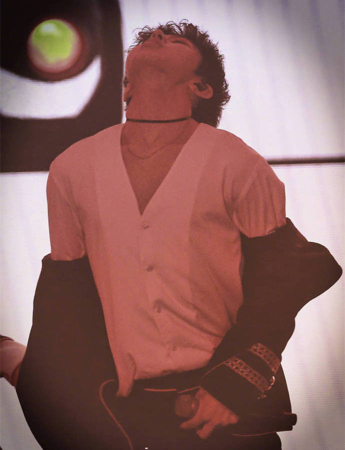 ninepercent粉丝见面会:蔡徐坤大长腿抢镜,朱正