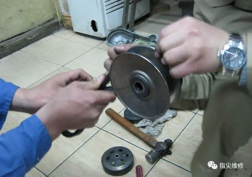 踏板摩托车起步抖动震得屁股发麻,原来是忽视