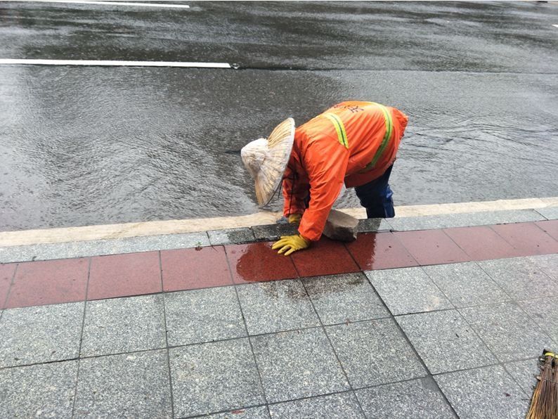 雷暴雨突袭广州!广东多地严重水浸+塞车!未来还有5号台风...