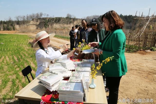 她舍弃数百万豪宅和万元工作，跑到偏远山村凿洞过原始田园生活