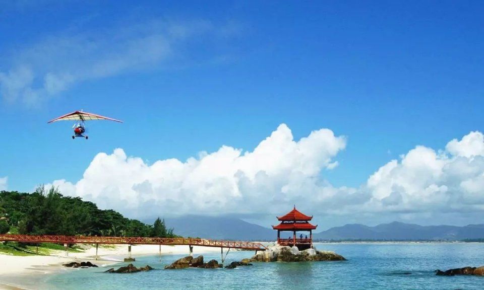 从三亚到三亚，全球唯一环岛景观高铁，春节到这里看无敌海景!