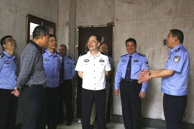 政治建警张军同志要求:做好五个一,深入贯彻