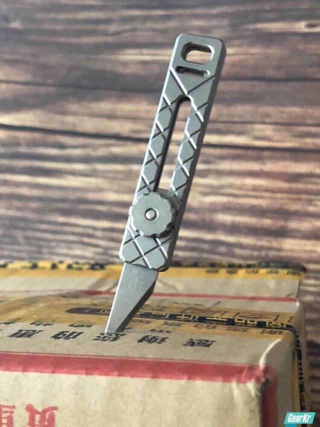 携行者钛合金美工刀测评