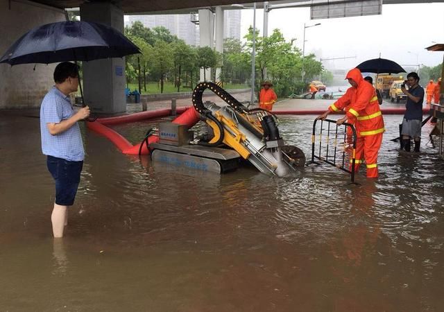 暴雨来袭，白云多地水浸，他们冲在第一线