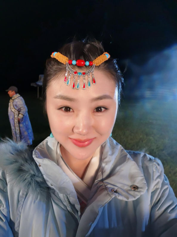 自拍肖洋萌美表情图片曝光彰显可爱范儿斜眼表情包手歌手撕图片