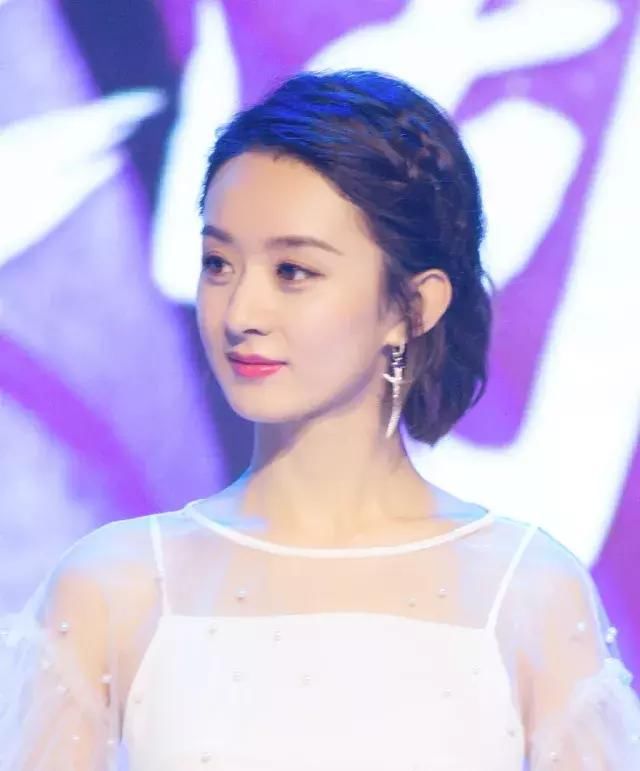 美发届当红炸子鸡'小小芳辫'瘦脸奇发。献上几