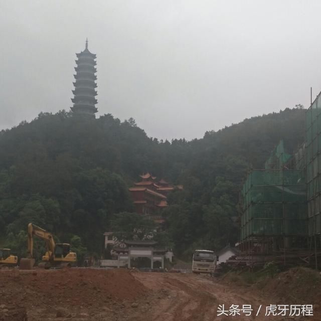 摩旅穷游，骑摩托车在江西省过广东省途中遭遇暴雨，路上很沮丧!