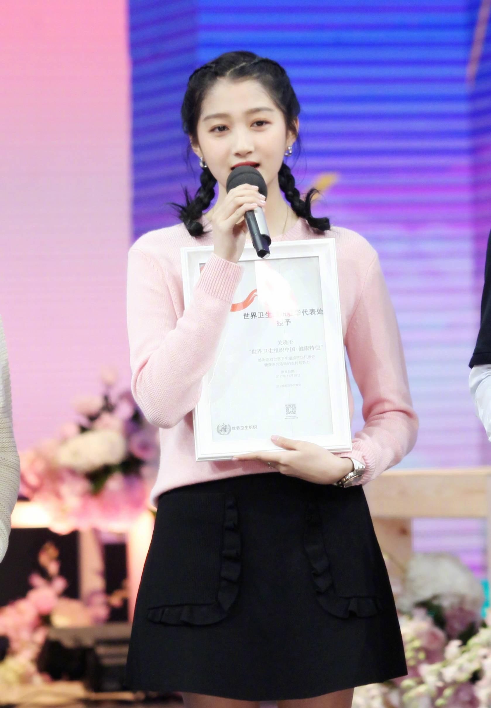 关晓彤接受采访怒怼喷子:站着说话不腰疼自己