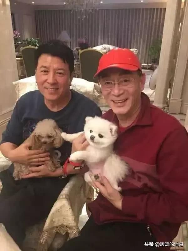 六小龄童与关晓彤爸爸是什么关系?年年除夕相