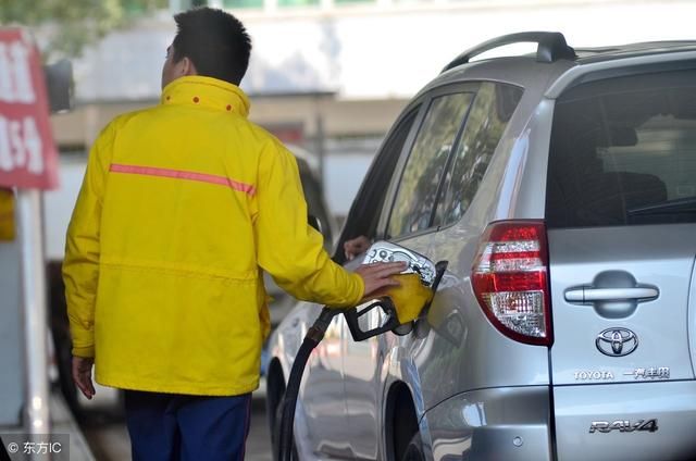 92和95汽油混加有什么后果 t01aaeffcde9bb96722.jpg