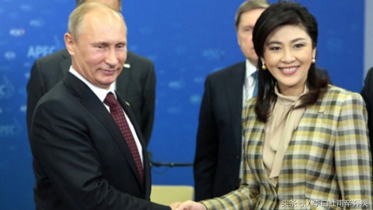 英拉回中国包饺子样子最美，有人为她放弃一切，不结婚也要在一起