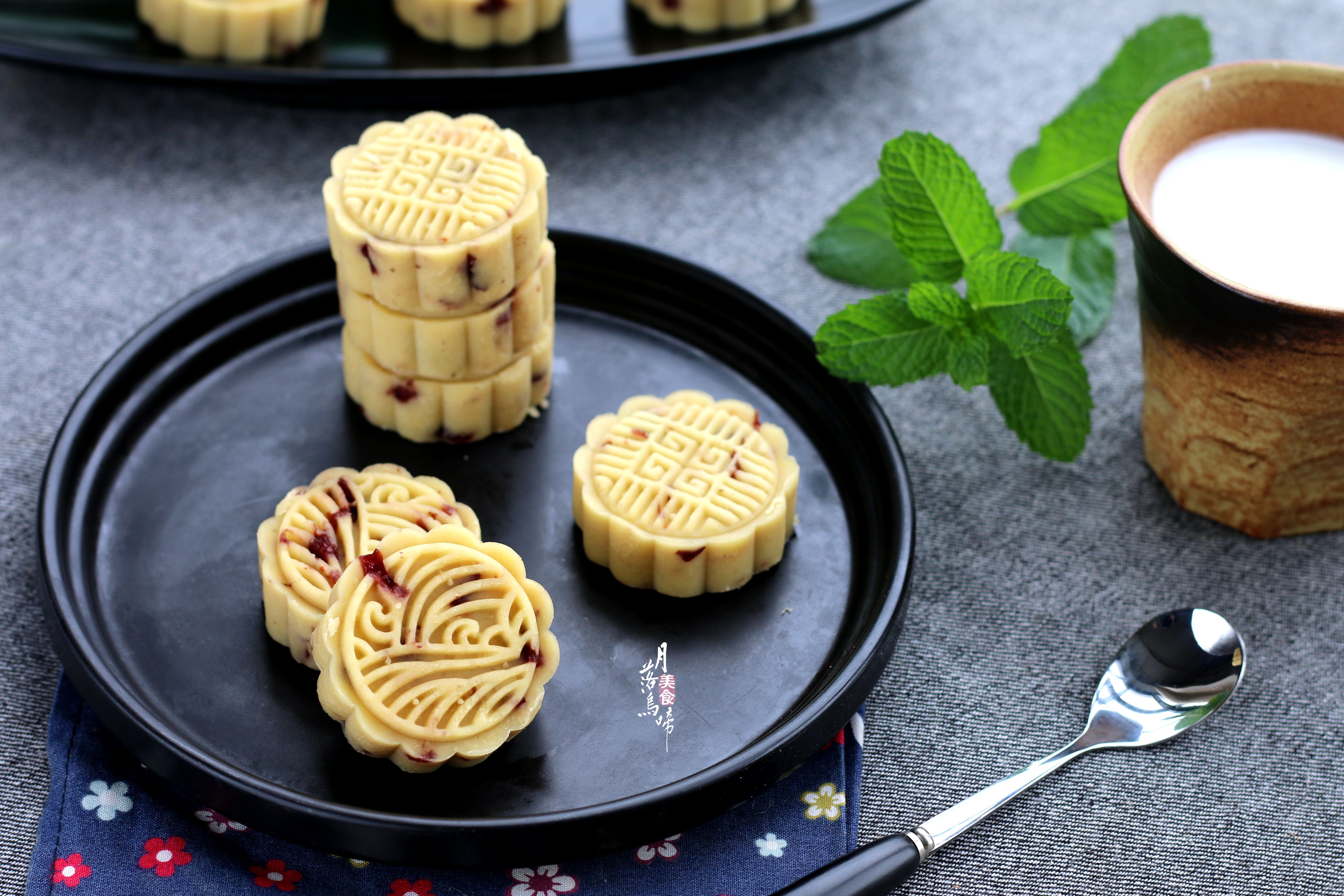 绿豆糕你还在买着吃吗?自己做,简单,嫩黄好吃,卖的却是绿色的