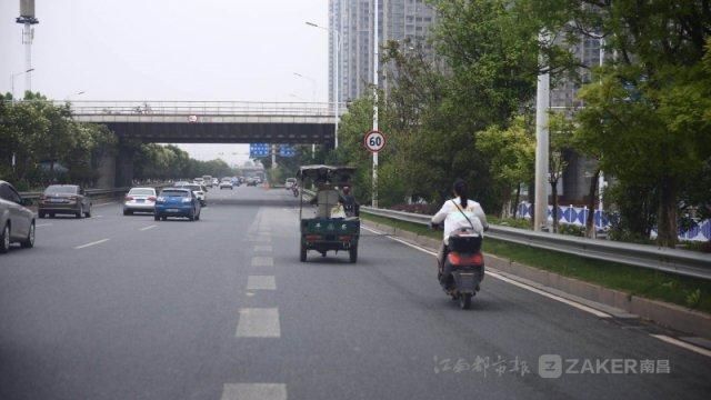 南昌：沿江快速路电动车横行