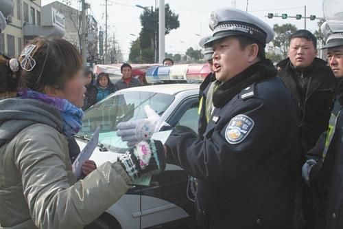 驾驶汽车时忘带驾照别紧张,这3种情况不算无证驾驶!