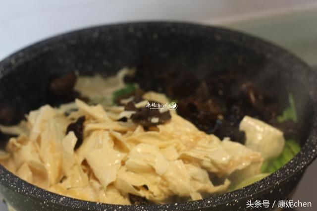 过年大鱼大肉吃腻了，这菜正好可以给肠胃大扫除，多吃预防富贵病