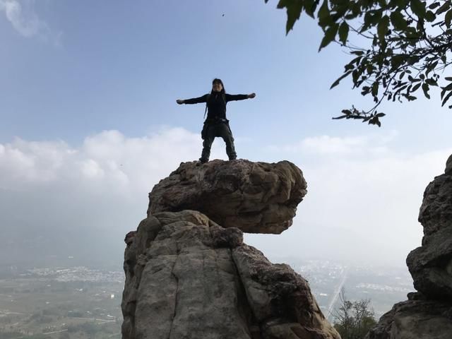 驴行记|郑州驴友嵩山迎霞峰攀爬穿越!