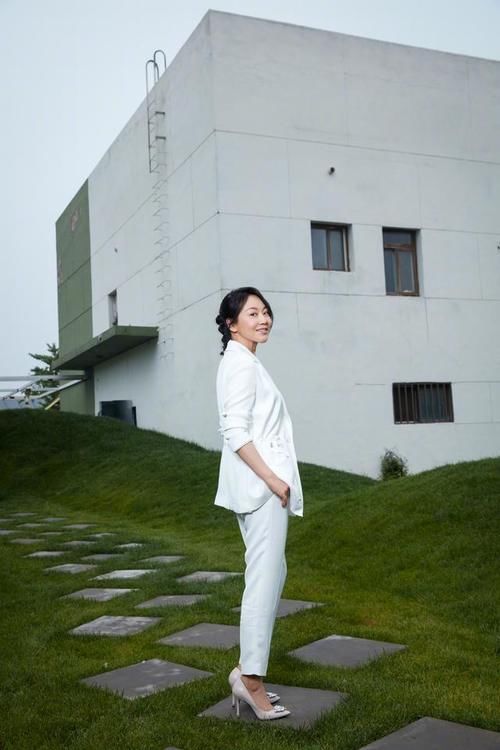 四十多岁的闫妮为何越来越有气质，学会这9点，也能美得脱胎换骨